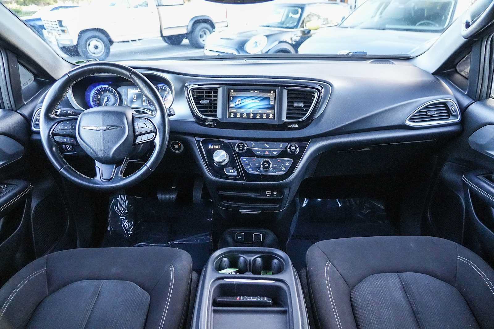 Used 2020 Chrysler Pacifica Touring w/ S Appearance Package FWD image 12