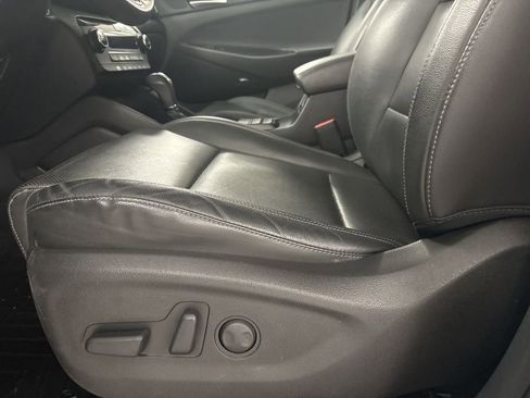 Used 2021 Hyundai Tucson Limited image 12