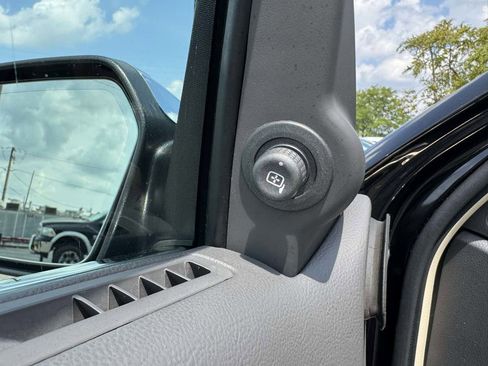 Used 2011 Lincoln MKZ image 27