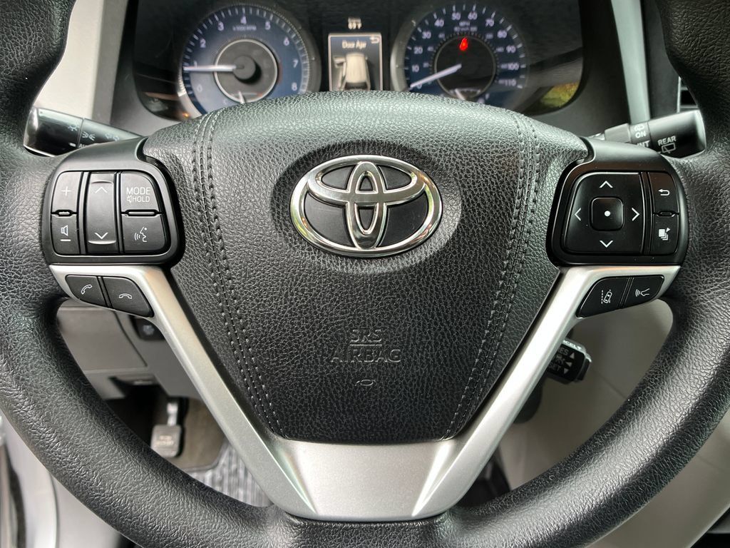 Used 2018 Toyota Sienna LE AWD/4WD image 14