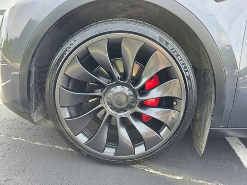 Used 2022 Tesla Model Y Performance AWD/4WD image 12