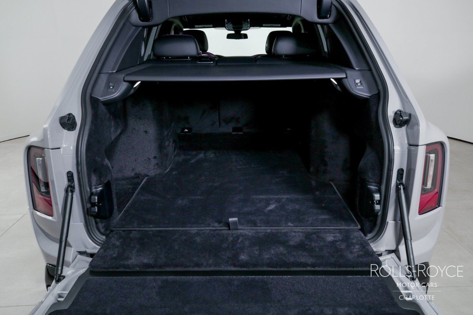 Used 2025 Rolls-Royce Cullinan AWD/4WD image 25