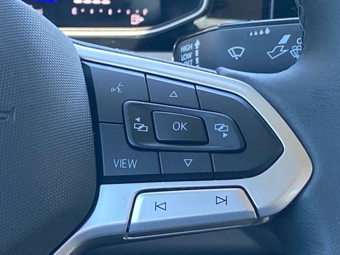 Certified 2025 Volkswagen Jetta SE FWD image 8