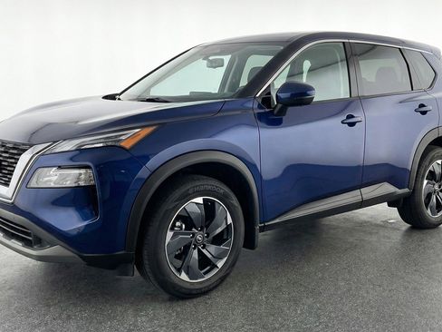 Used 2025 Nissan Rogue SV AWD/4WD image 3