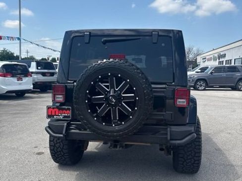 Used 2012 Jeep Wrangler Unlimited Rubicon AWD/4WD image 5
