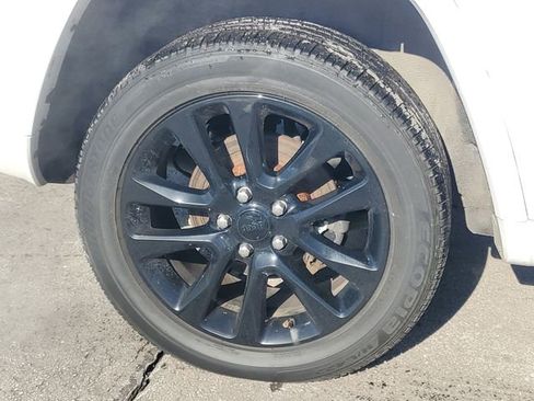 Used 2019 Jeep Grand Cherokee Altitude AWD/4WD image 7