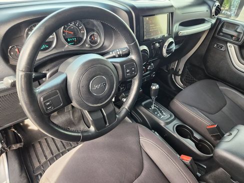 Used 2013 Jeep Wrangler Rubicon w/ PWR Convenience Group AWD/4WD image 29