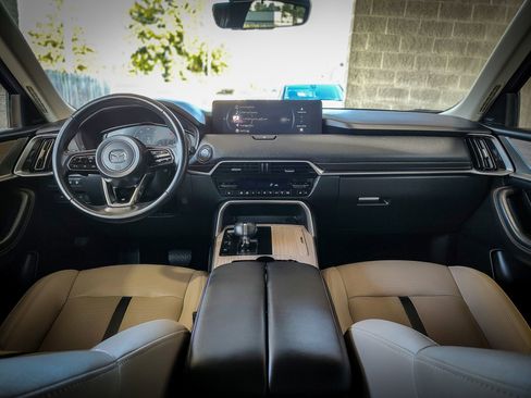 Used 2025 MAZDA CX-70 Plug-In Hybrid w/ Premium Pkg image 2