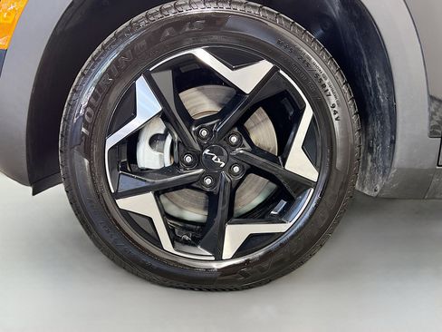 Used 2024 Kia Seltos EX image 14
