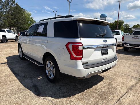 Used 2020 Ford Expedition XLT w/ Equipment Group 202A RWD image 4