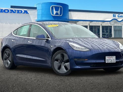 Used 2019 Tesla Model 3 Standard Range Plus image 1