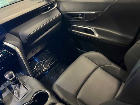 Certified 2024 Toyota Venza XLE image 13