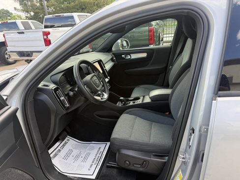 Used 2023 Volvo XC40 B5 Core AWD/4WD image 7