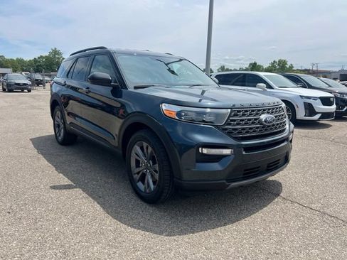 Certified 2023 Ford Explorer XLT w/ Equipment Group 202A AWD/4WD image 3