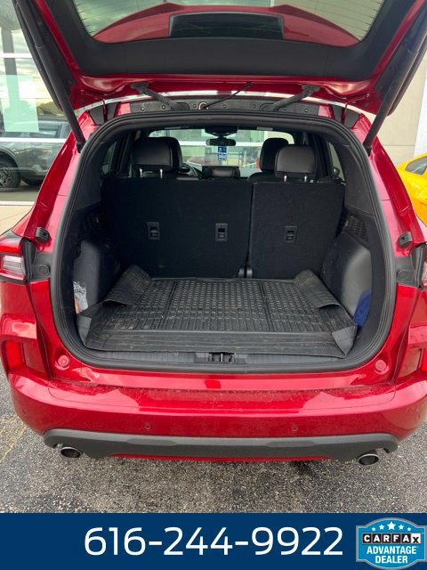 Used 2024 Ford Escape ST-Line w/ Tech Pack #1 AWD/4WD image 5