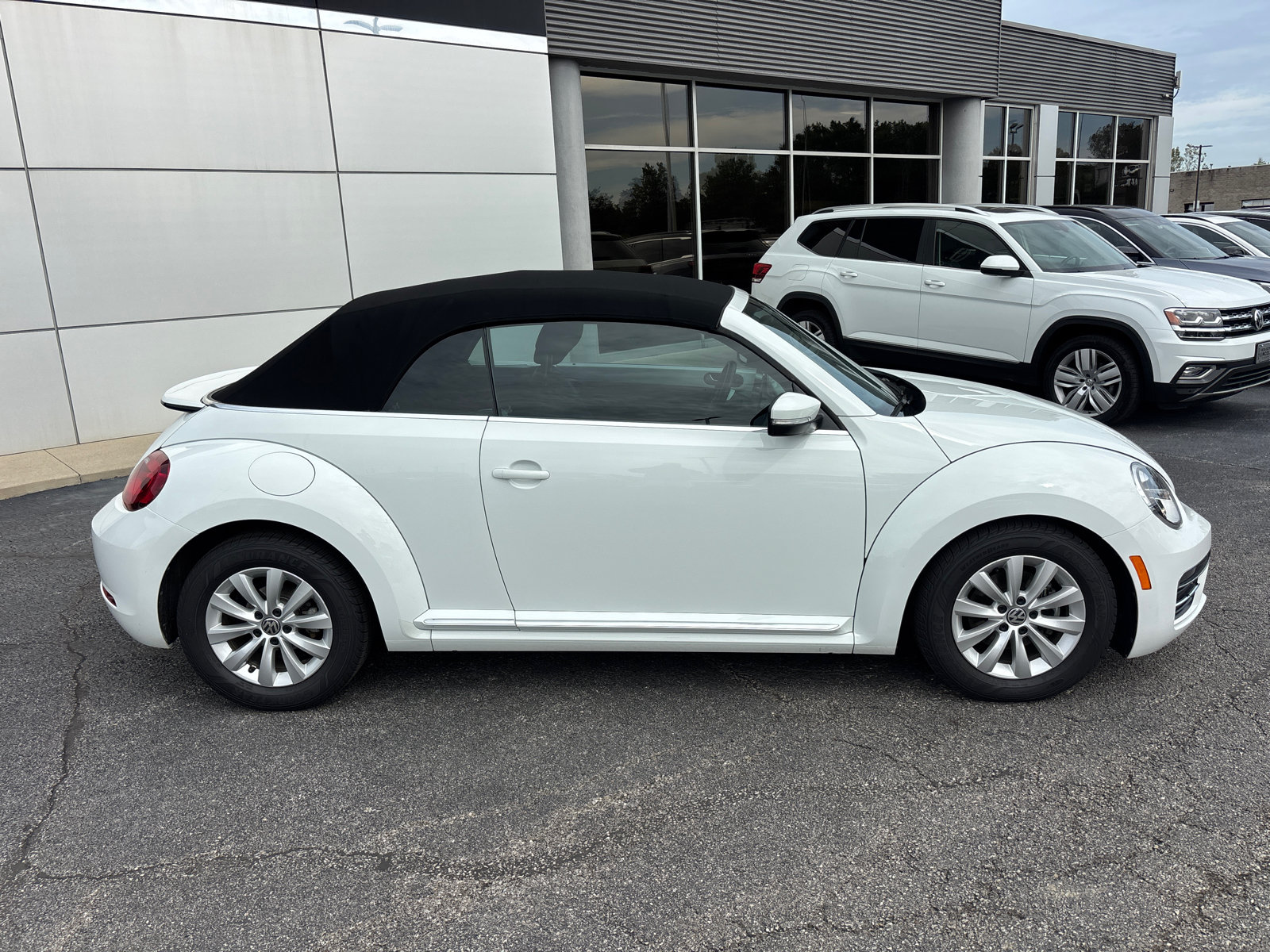 Used 2018 Volkswagen Beetle 2.0T S FWD image 8