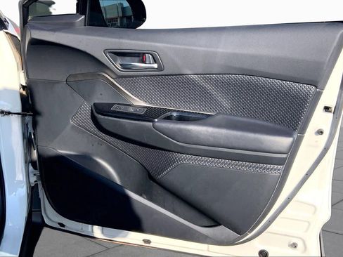 Used 2019 Toyota C-HR XLE FWD image 23