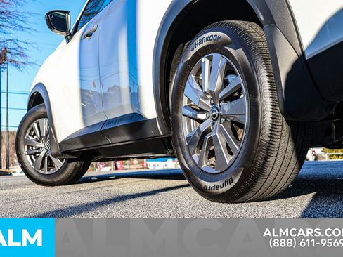 Used 2025 Nissan Pathfinder S image 16