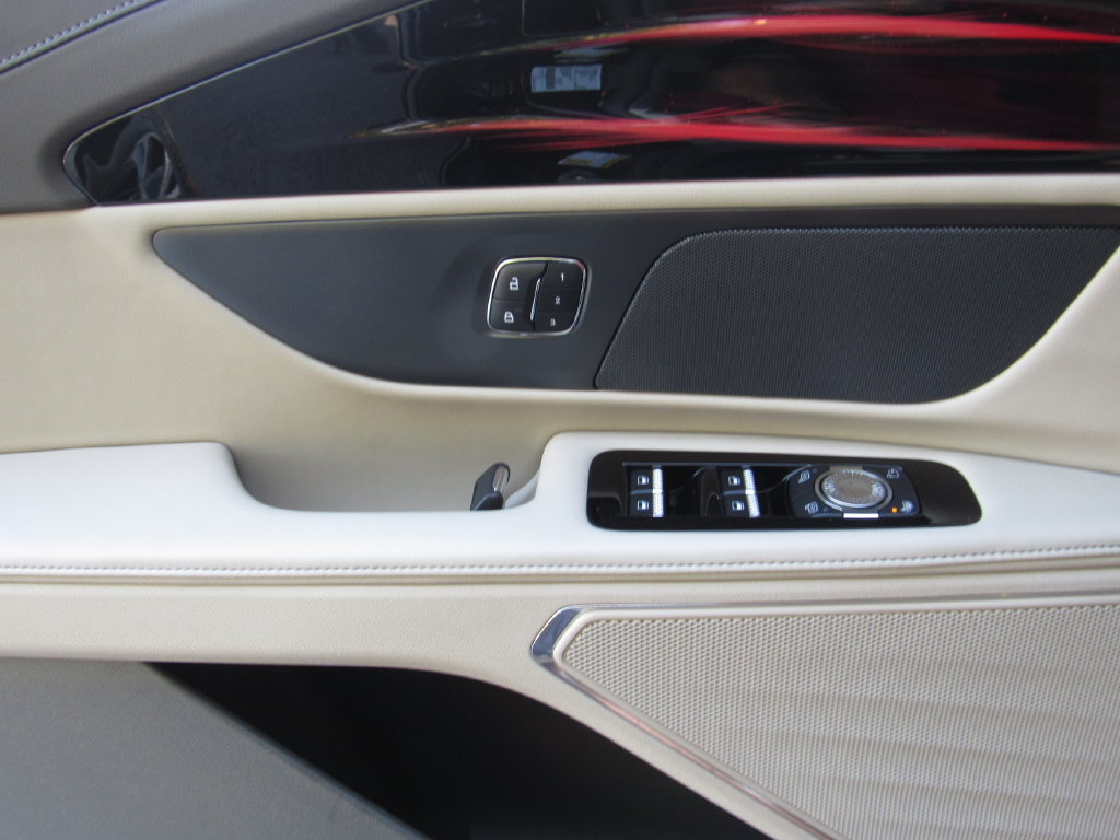 Used 2024 Lincoln Nautilus Premier AWD/4WD image 22