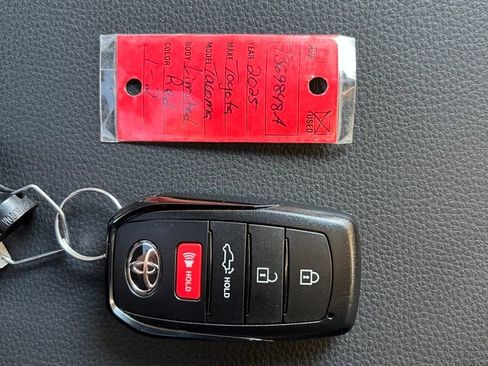 Used 2025 Toyota Tacoma Limited image 29