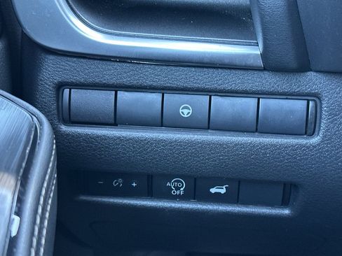 Used 2025 Nissan Rogue SV FWD image 31