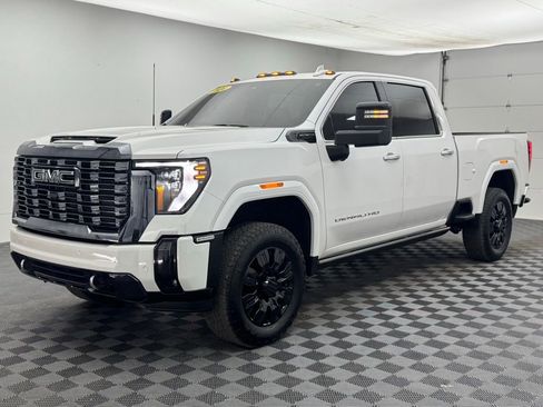 Used 2024 GMC Sierra 2500 Denali Ultimate AWD/4WD image 2
