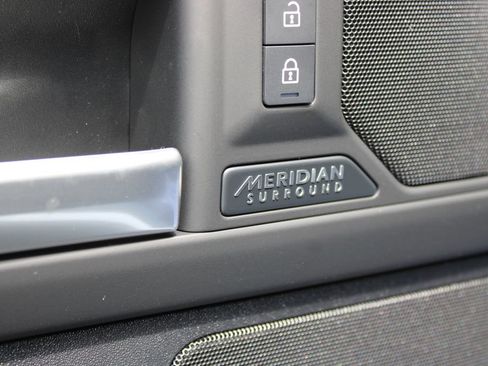 New 2026 Land Rover Defender 90 X-Dynamic SE AWD/4WD image 11