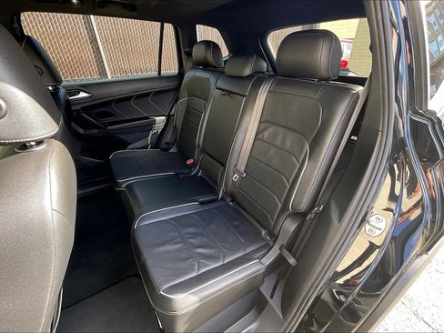 Certified 2022 Volkswagen Tiguan SEL R-Line image 25