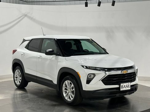 Used 2025 Chevrolet TrailBlazer LS w/ LS Convenience Package FWD image 36