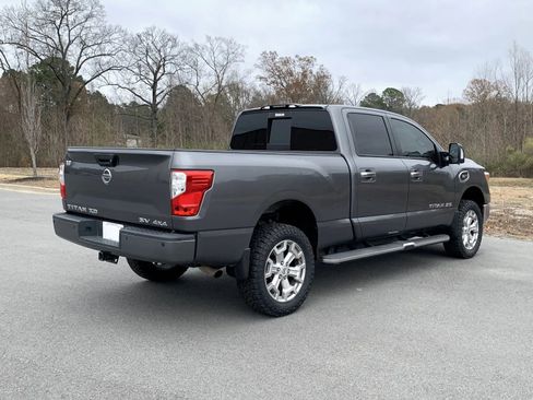 Used 2019 Nissan Titan SV w/ SV Convenience Package image 7