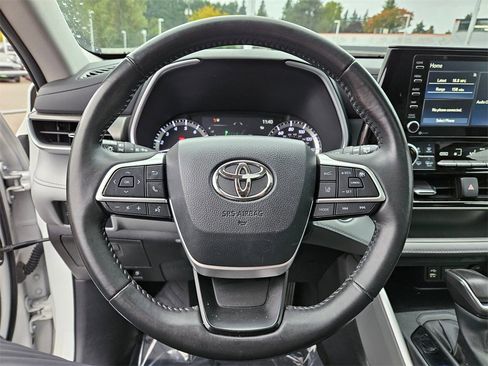 Used 2022 Toyota Highlander XLE image 21