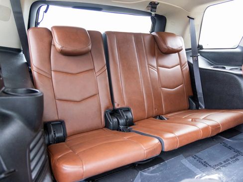 Used 2019 Cadillac Escalade Premium Luxury image 20