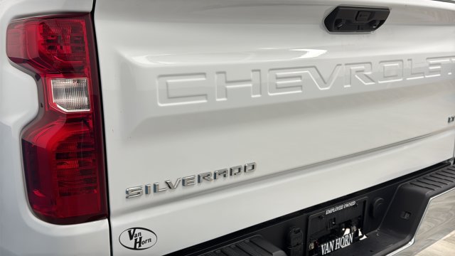 Used 2023 Chevrolet Silverado 1500 LT AWD/4WD image 33