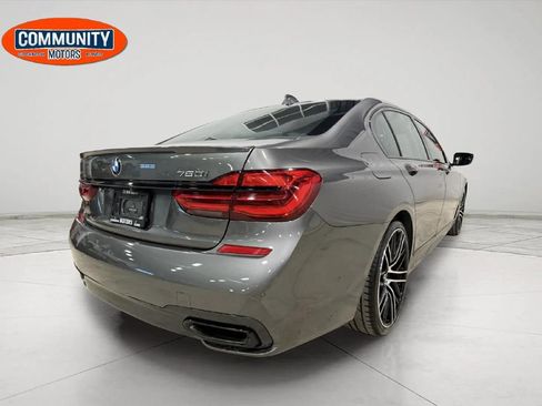 Used 2019 BMW 750i xDrive w/ Executive Package image 7