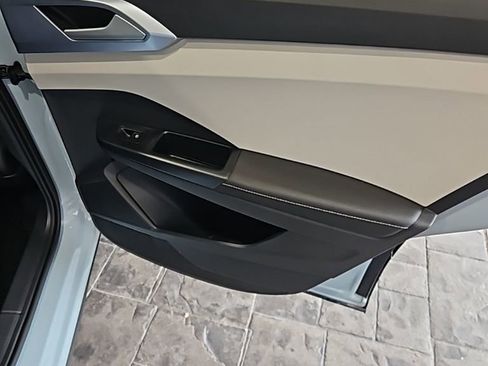 New 2026 Volkswagen Taos SE image 15