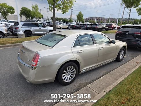 Used 2012 Chrysler 300 RWD image 3