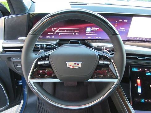 Certified 2025 Cadillac Escalade Sport Platinum image 18