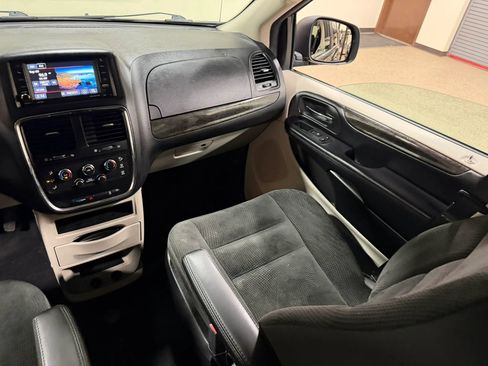 Used 2019 Dodge Grand Caravan SE w/ Rear Park Assist Package FWD image 50