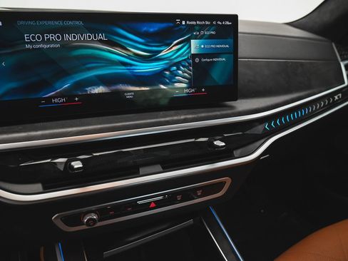 Used 2023 BMW X7 xDrive40i w/ M Sport Package AWD/4WD image 25