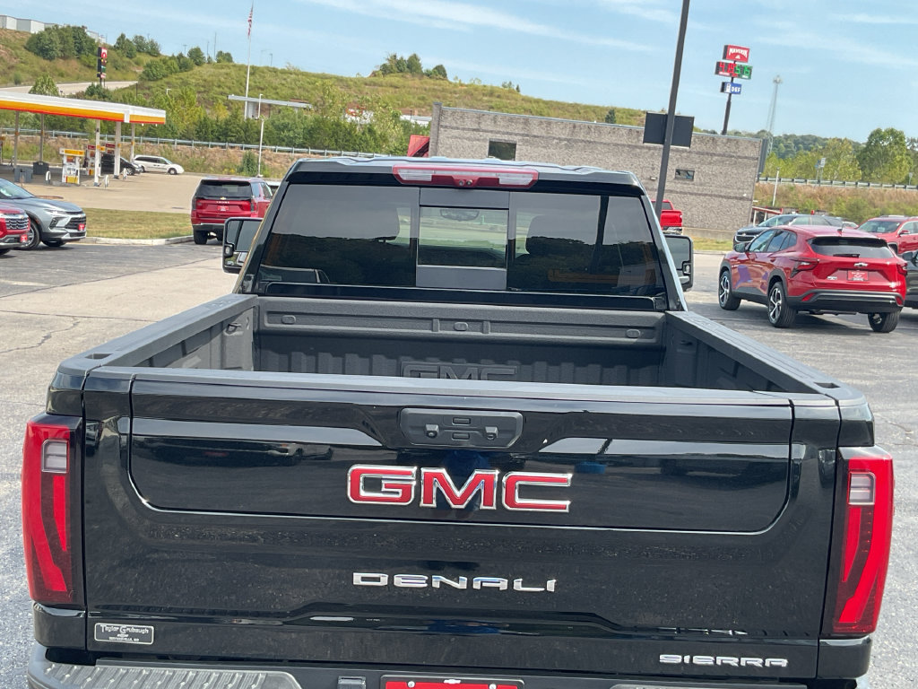 Used 2025 GMC Sierra 2500 Denali w/ Denali Reserve Package AWD/4WD image 8