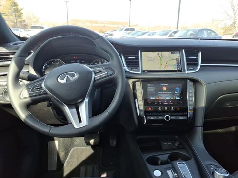 New 2025 INFINITI QX55 Essential image 17