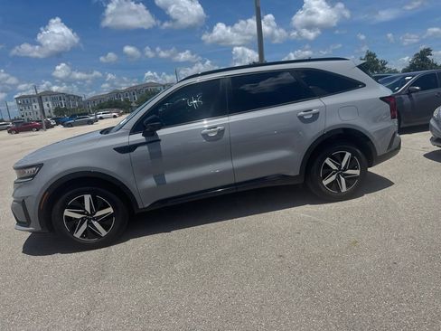 Certified 2023 Kia Sorento EX w/ Panoramic Sunroof Package FWD image 9