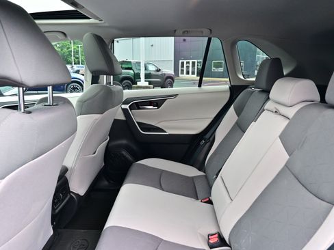 Used 2021 Toyota RAV4 XLE w/ Convenience Package AWD/4WD image 14