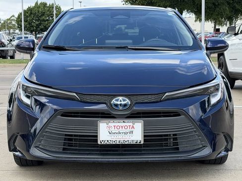 Used 2025 Toyota Corolla LE FWD image 8