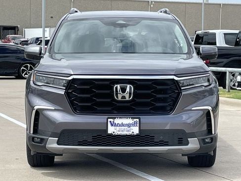 Certified 2025 Honda Pilot Touring image 8