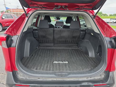 Used 2023 Toyota RAV4 LE AWD/4WD image 12