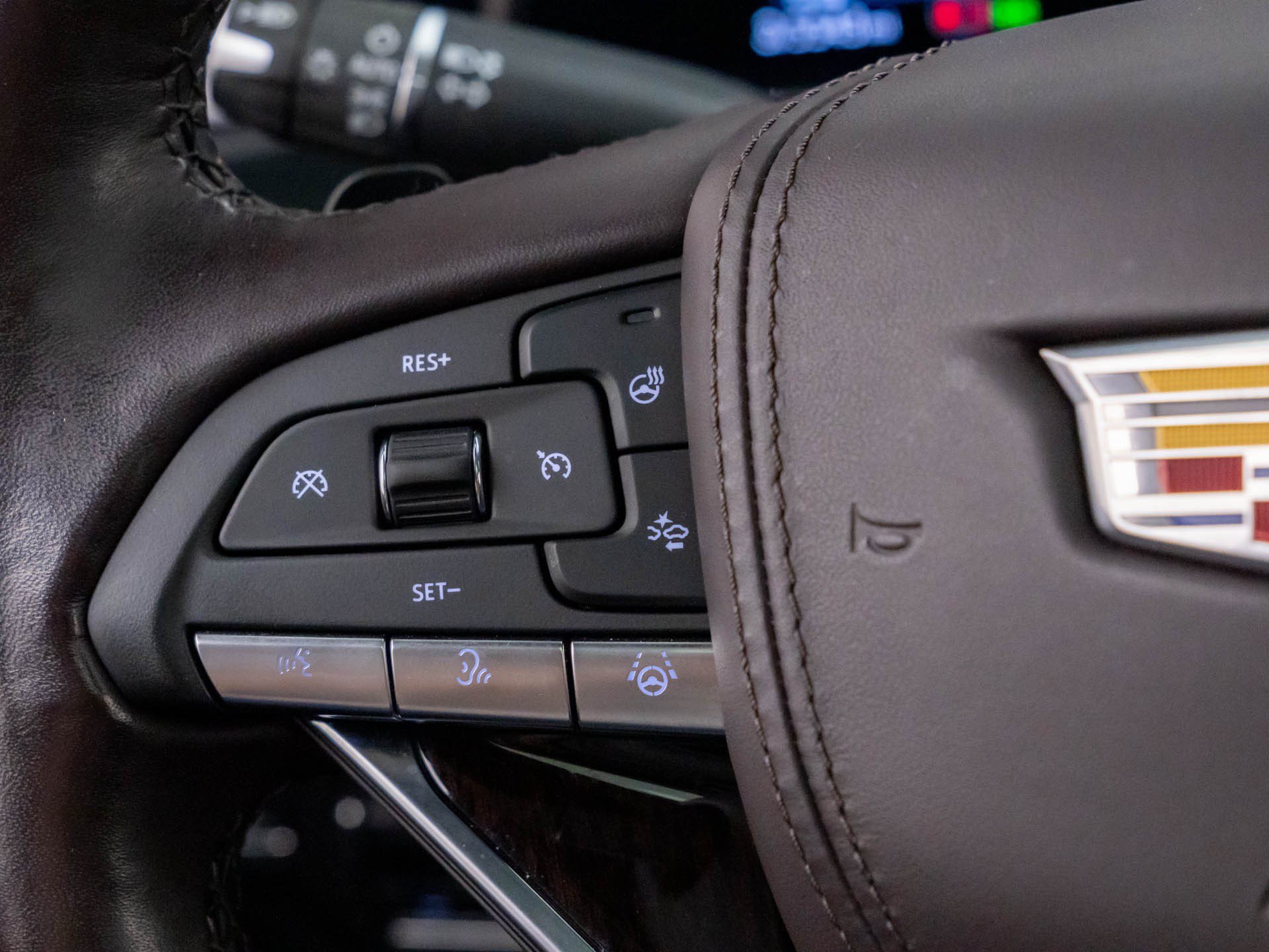 Used 2024 Cadillac Escalade Premium Luxury Platinum w/ LPO, Floor Liner Package AWD/4WD image 31
