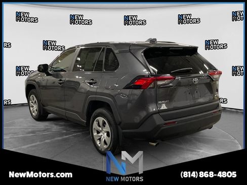 Used 2022 Toyota RAV4 LE AWD/4WD image 3