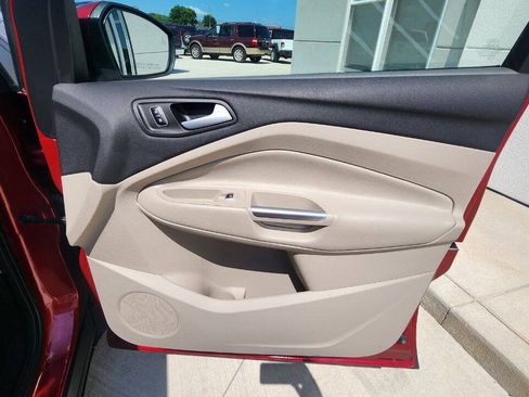 Used 2017 Ford Escape Titanium w/ Equipment Group 301A AWD/4WD image 15