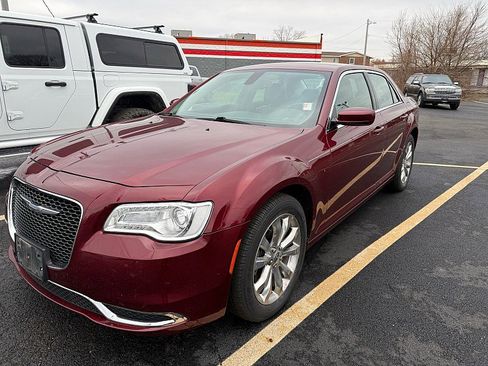 Used 2017 Chrysler 300 Limited image 3